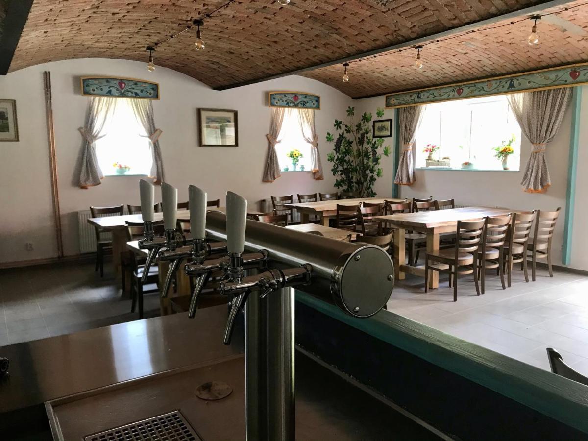 Dusniky Bendovsky Dvur Bed & Breakfast エクステリア 写真