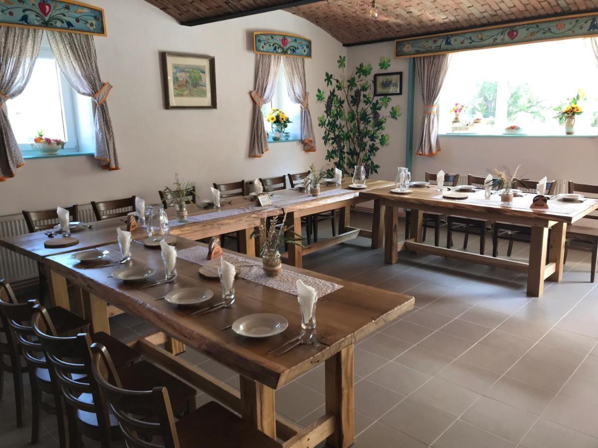 Dusniky Bendovsky Dvur Bed & Breakfast エクステリア 写真